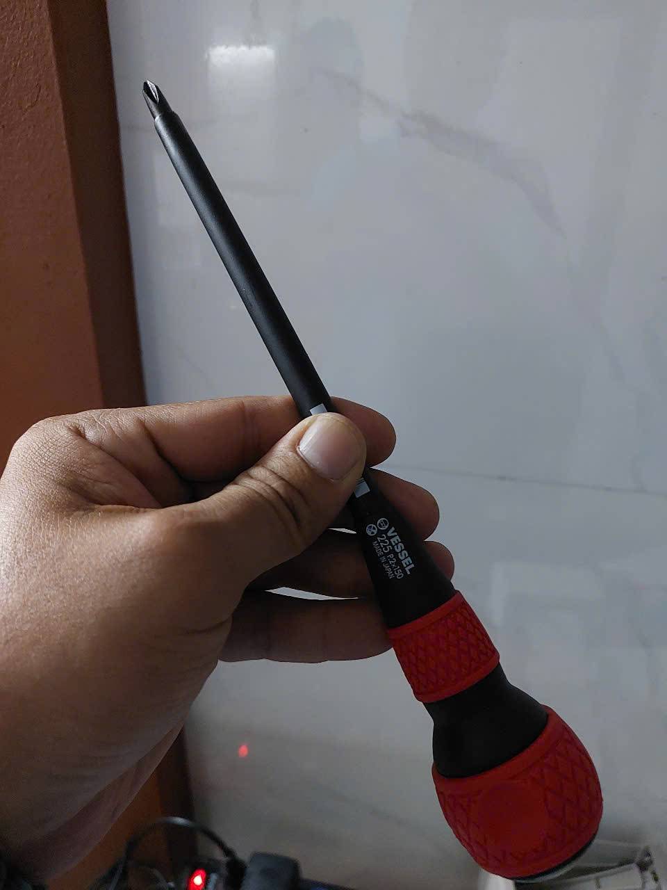 Tô vít cách điện Vessel No.225+2×150