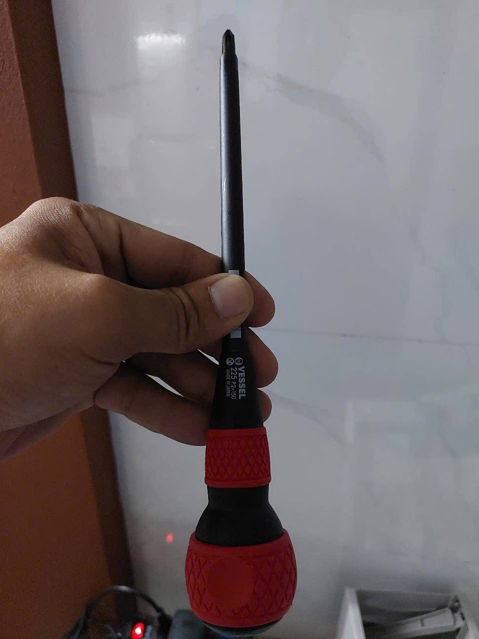 Tô vít cách điện Vessel No.225+2×150