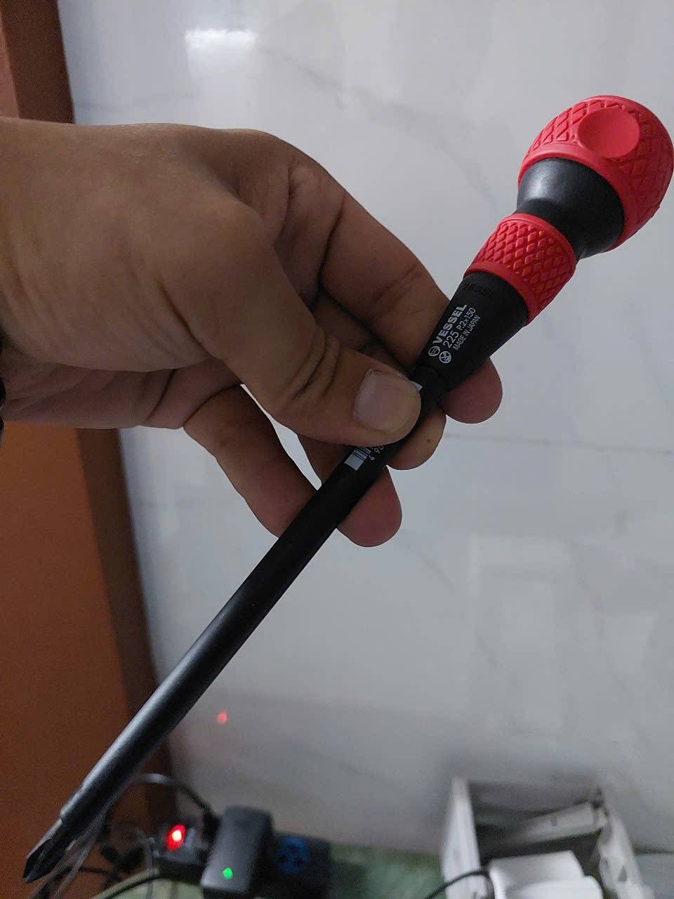 Tô vít cách điện Vessel No.225+2×150