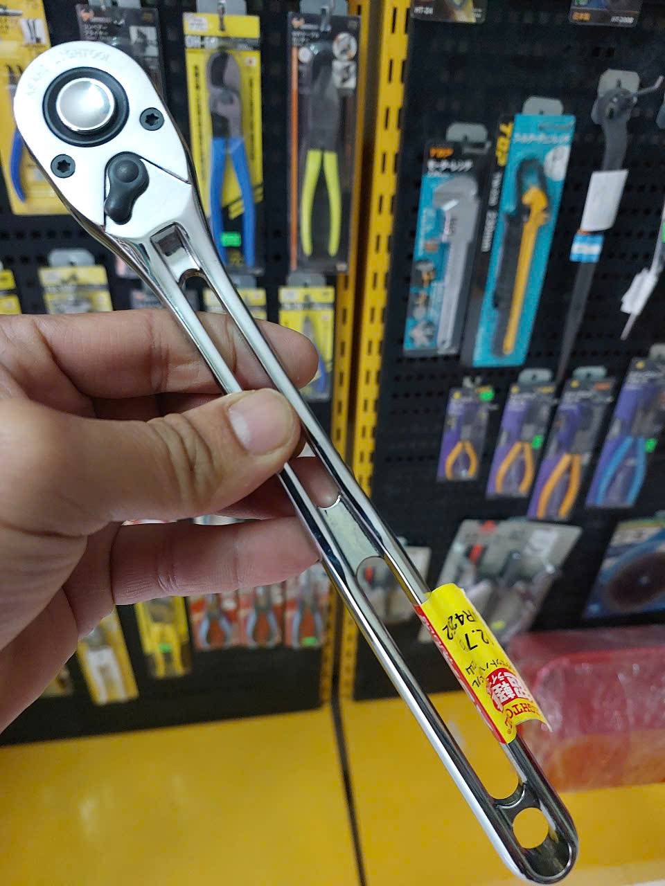 Tay vặn ốc siêu nhẹ 1/2″ Asahi LVR4252 