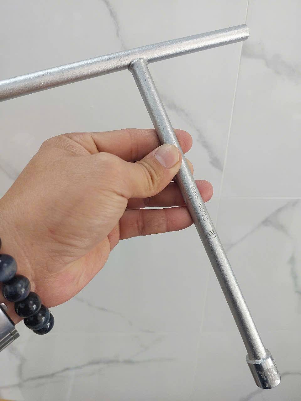 Tuýp vặn ốc chữ T 12mm OURA TW0012