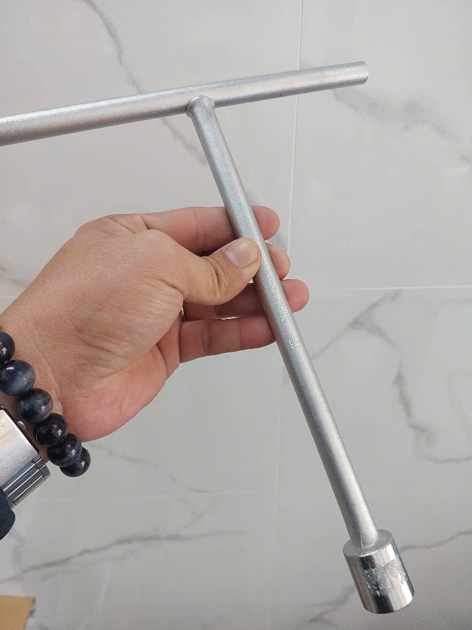 Tuýp vặn ốc chữ T 17mm OURA TW0017