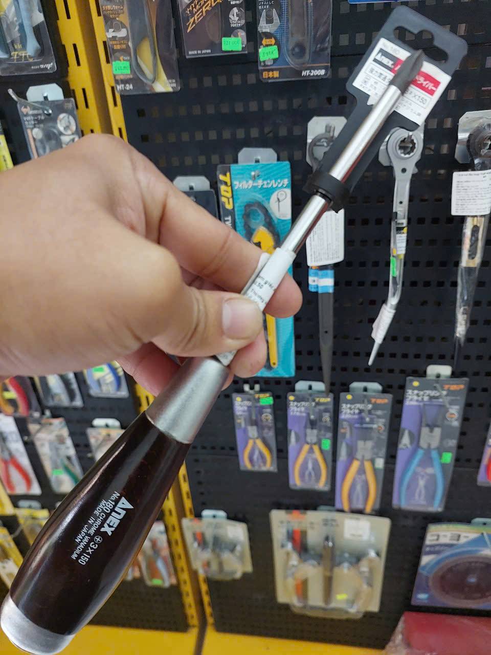 z7240243868047_9f065629b7b76699de526f04feed3e0d Tô vít đóng cán gỗ tam giác Anex No.180+3×150