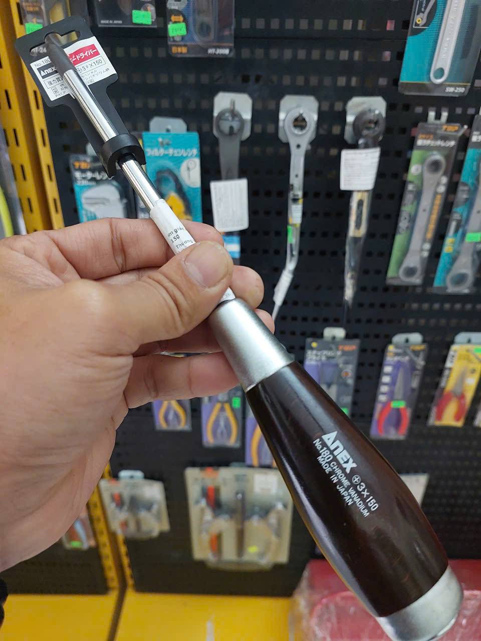 z7240243939015_fd9cf75c958e1546079a81c3373f80ff Tô vít đóng cán gỗ tam giác Anex No.180+3×150