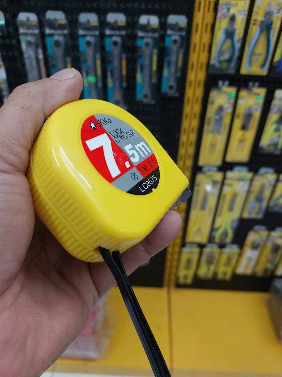 Thước cuộn thép dài 7.5M SKK LC2575 (Japan)