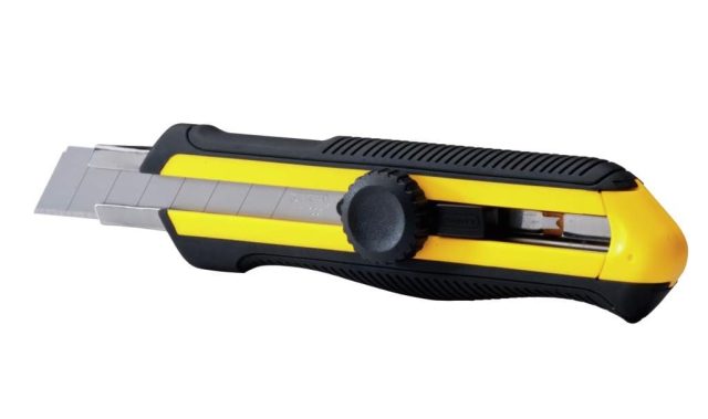 Dao rọc giấy cán cao su Stanley STHT10425-8 25mm