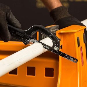 thiết kế để cắt xuyên qua các vật cứng hoặc bề mặt như nhựa và kim loại.