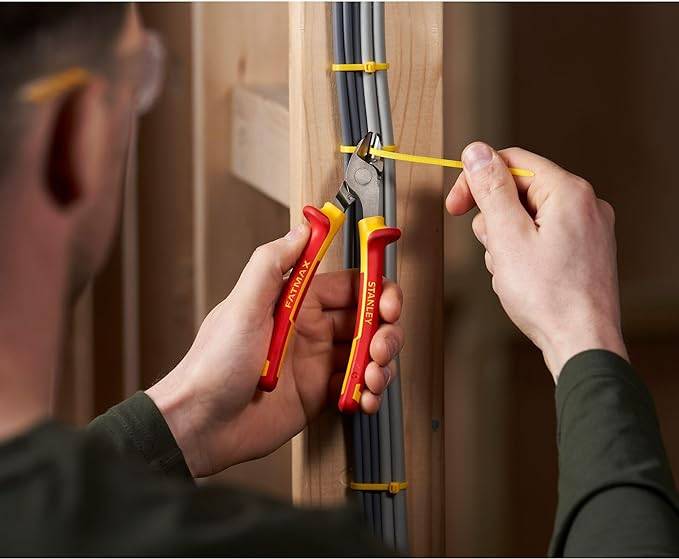 71davRr4eIL._AC_SX679_ Kìm cắt Stanley 84-009 6”/150mm cách điện 1000V