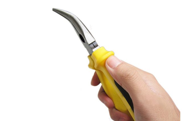 Tay cầm được thiết kế với bộ phận bảo vệ ngón tay giúp xử lý và hiệu quả tốt hơn.