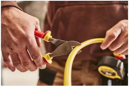 Kìm cắt Stanley 84-003 7”/180mm cách điện 1000V