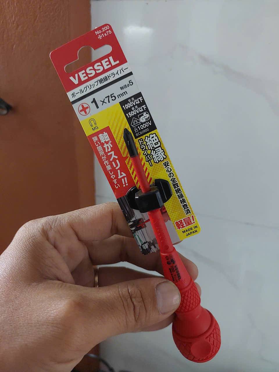 Tô vít cách điện 1000V cán tròn 4 cạnh Vessel 200+1×75