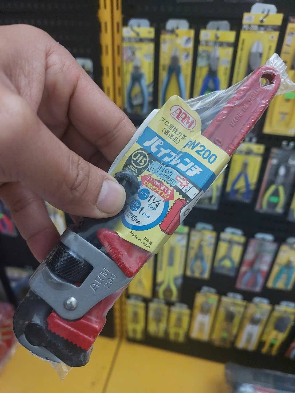 z7294478471154_cc7b0ed8b44a497461b400fb9d6d8b85 Mỏ lết răng thân sắt ARM PW-200