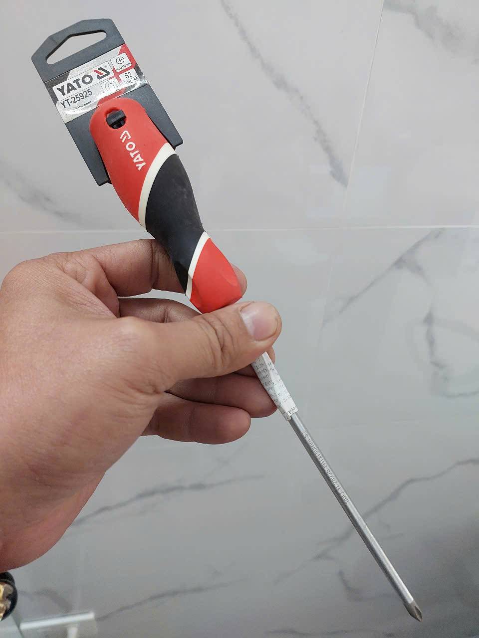 Tô vít đầu 4 cạnh nam châm Yato YT-25925 PH1x150x5mm