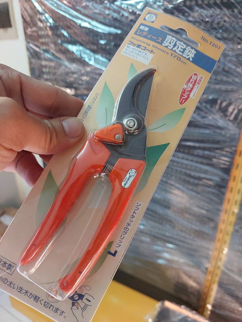 z7277723543412_5d66ff31fd07f7e13d2511347201b969 Kéo cắt cành Saboten Nhật Bản No.1201