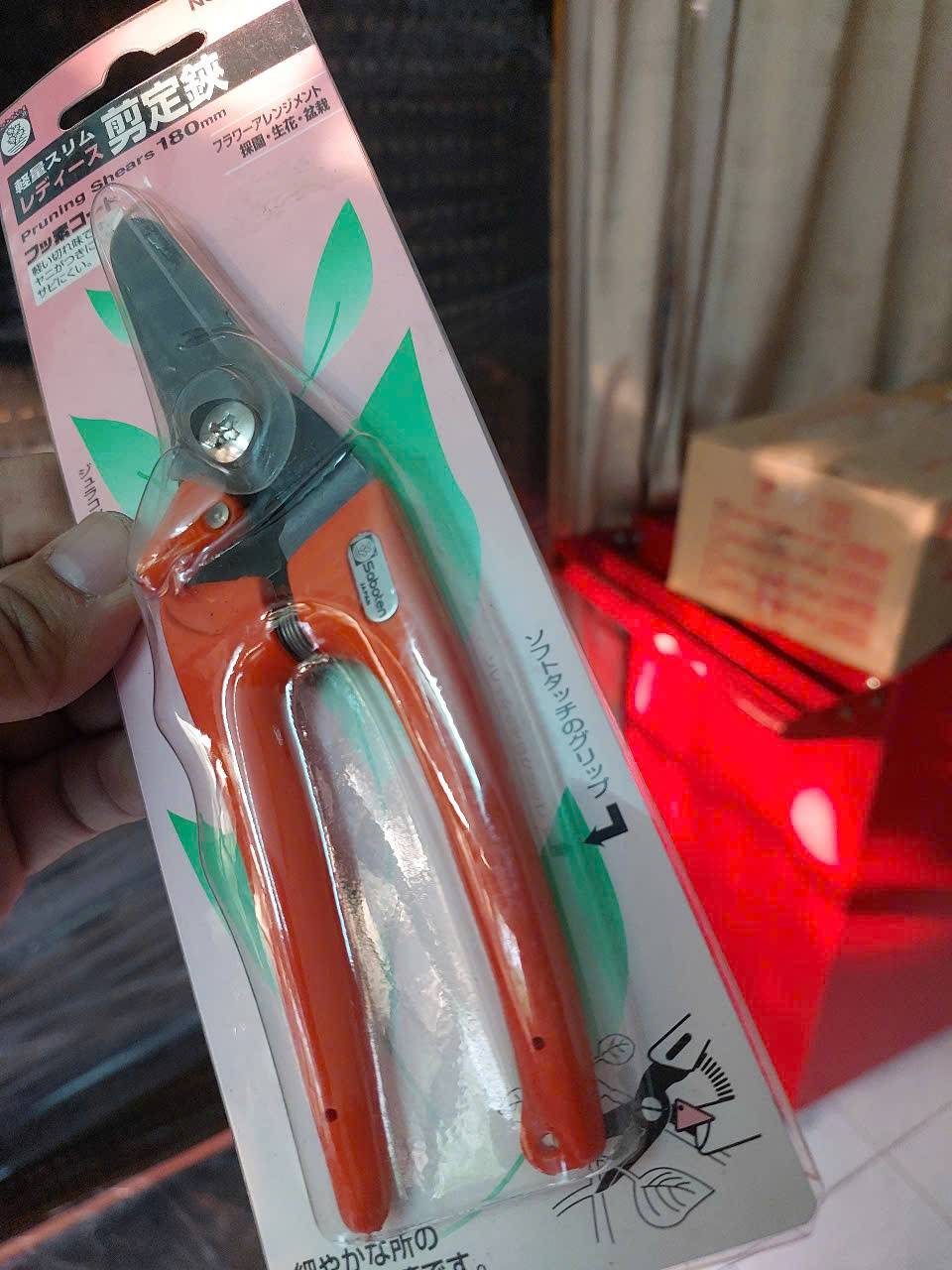 z7277746905355_409092008fcc27a6b7cfeb87e75f7f4e Kéo cắt cành lưỡi thẳng No.1211 Saboten Nhật Bản