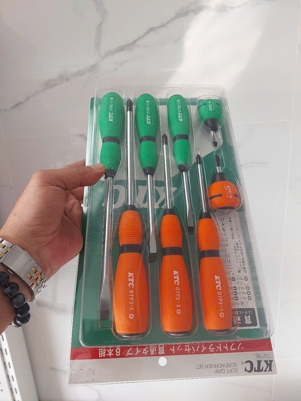 Bộ tô vít cán mềm xuyên thân gồm 8 món KTC TD2798